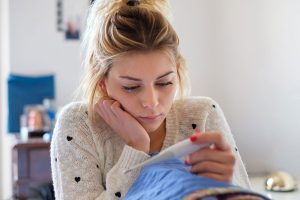 Entenda porque as mulheres são alvo fácil para a enxaqueca